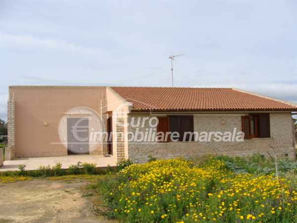 Vende Villa indipendente con terreno
