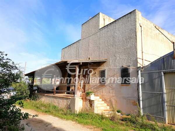 Vendesi casa indipendente con terreno