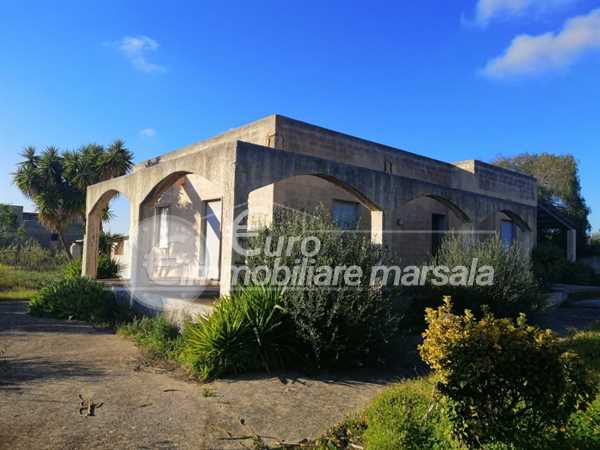 Vende villa da ristrutturare