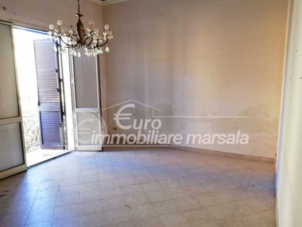 Vende casa indipendente zona centro