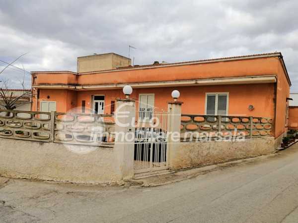 Vende casa indipendente con spazio