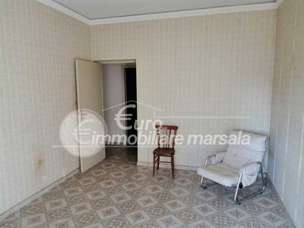 Vende ex alloggio popolare da ristrutturare