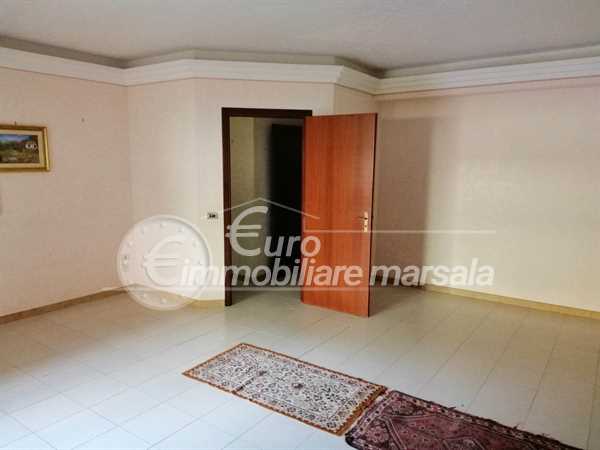 Vende appartamento con veranda