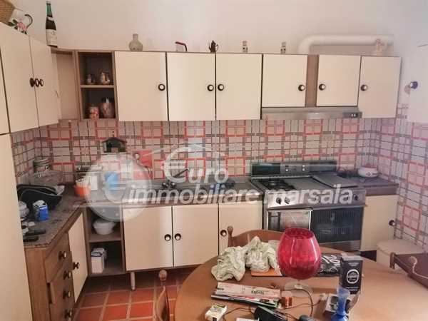 Vende casa da ristrutturare in centro
