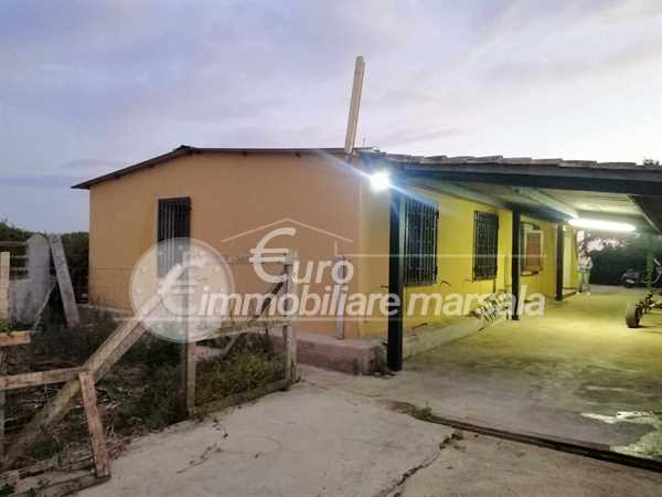 Vendesi casa indipendente con giardino