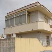 Vende Stabile indipendente divisa in due appartamenti