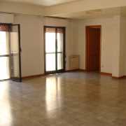 Affitta appartamento semi arredato con la cucina