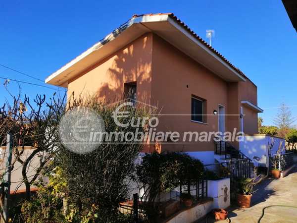 Vende casa indipendente con terreno