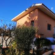 Vende casa indipendente con terreno