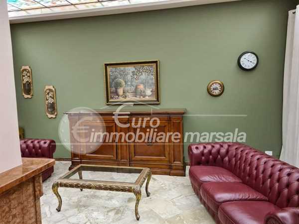 Vende casa indipendente rifinita con terrazza attrezzata