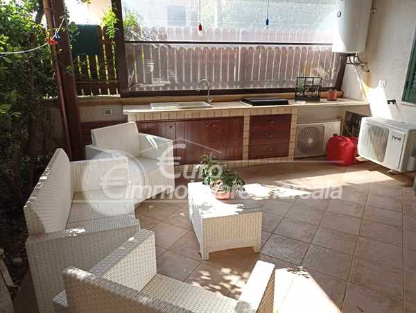 Vende appartamento con veranda