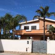 Vende villa indipendente con terreno