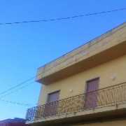 Vende casa indipendente con garage