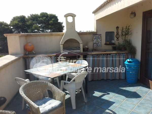 Vende appartamento con veranda