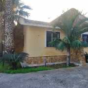 Vende villetta con terreno lato mare