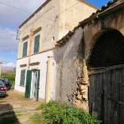 Vende casa indipendente con garage
