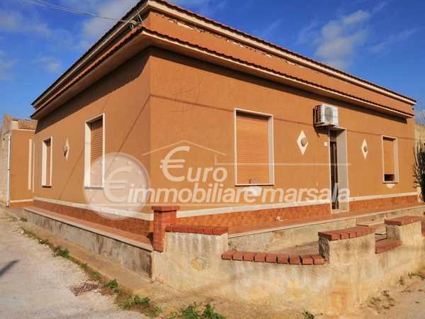 Vende casa indipendente con terreno