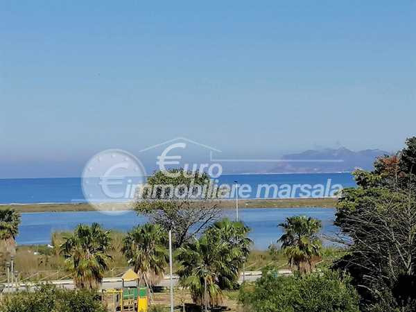 Vende appartamento con vista mare