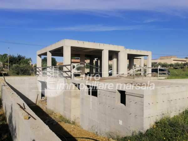 Vende villa da rifinire