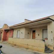 Vende casa indipendente con terreno