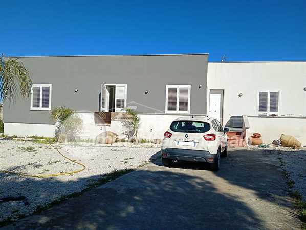 Vende villa con terreno