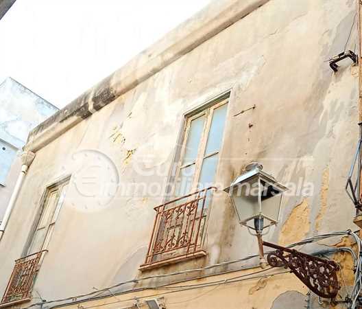 Vende casa da ristrutturare