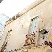 Vende casa da ristrutturare