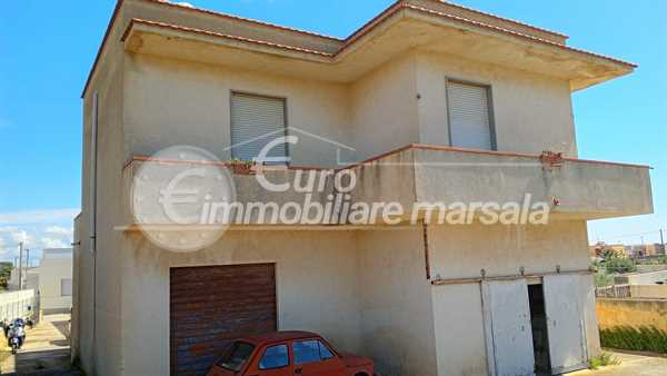 Vende casa con terreno